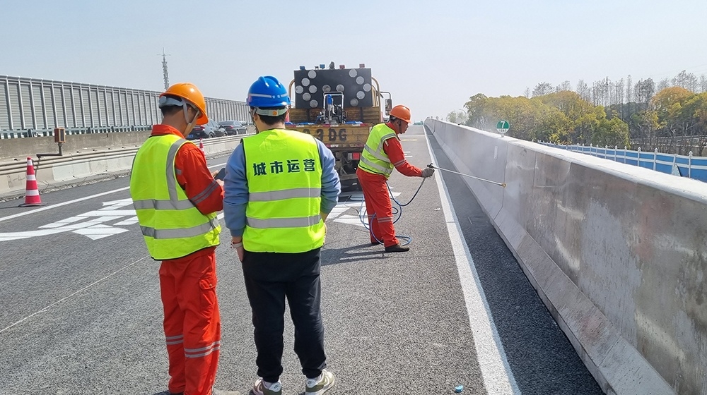 表面超疏水乳液-上海嘉浏高速公路20公里混凝土护栏保洁工程